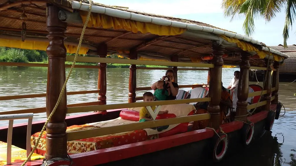 Keralan Homestay Alappuzha 0*,